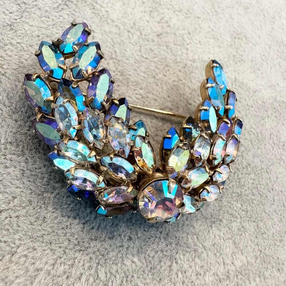 Vintage Blue Aurora Borealis Marquis Prong Set Rhinestone Silver Tone Brooch - Picture 2 of 5